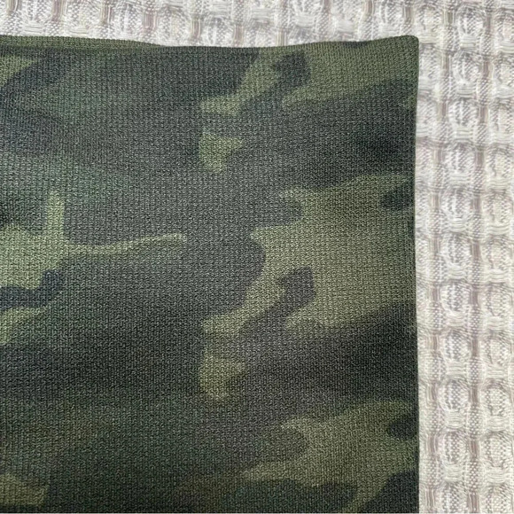 Spanx Look At Me Now Seamless Green Camo Leggings XS Tummy Control Activewear - Picture 10 of 10